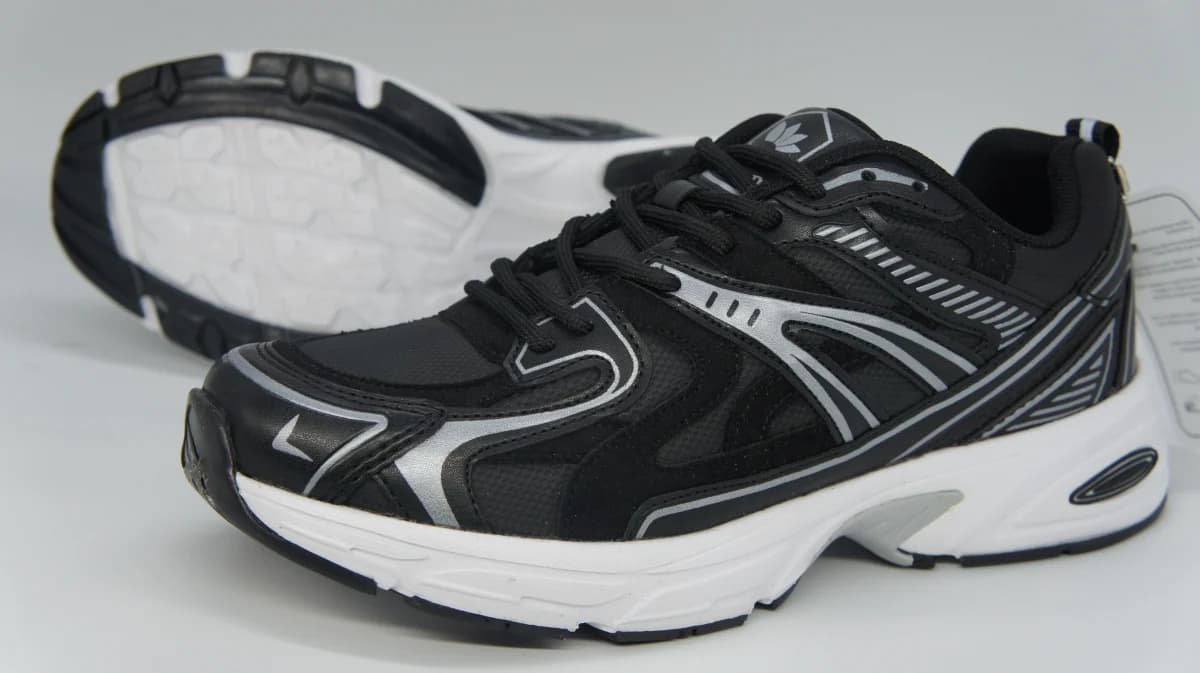 Flet Kadın Siyah Gümüş Şeritli Fileli Beyaz Tabanlı Retro Koşu Sneaker